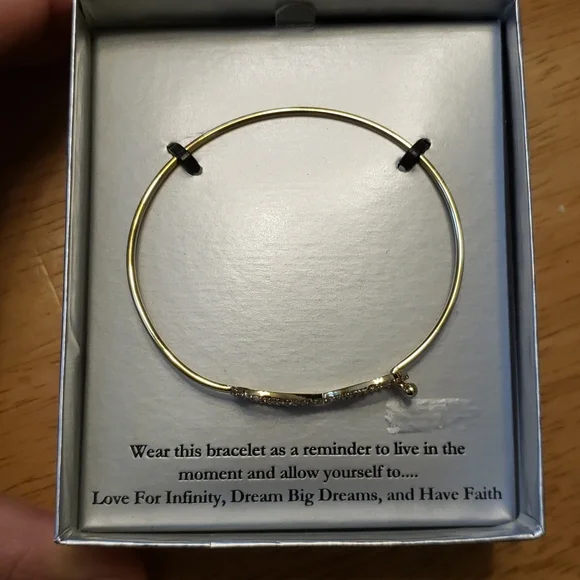 Infinity bracelet - Picture 2 of 2